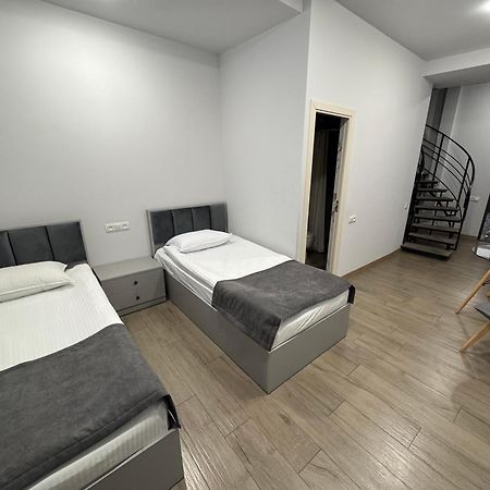 Hotel Lux Plaza P'arak'ar Esterno foto