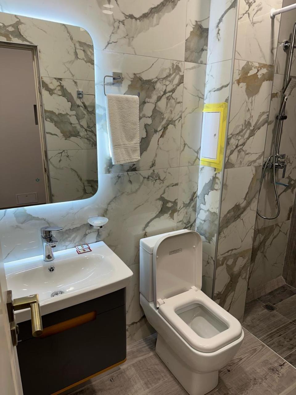 Hotel Lux Plaza P'arak'ar Esterno foto