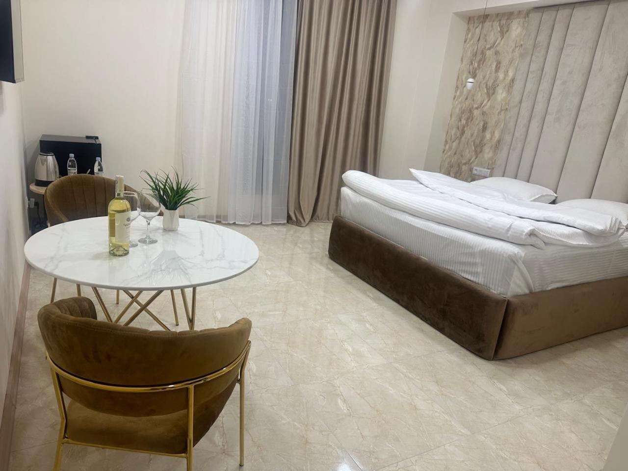 Hotel Lux Plaza P'arak'ar Esterno foto