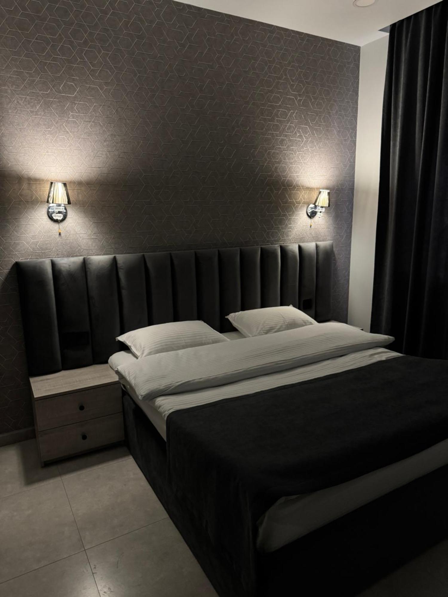 Hotel Lux Plaza P'arak'ar Esterno foto