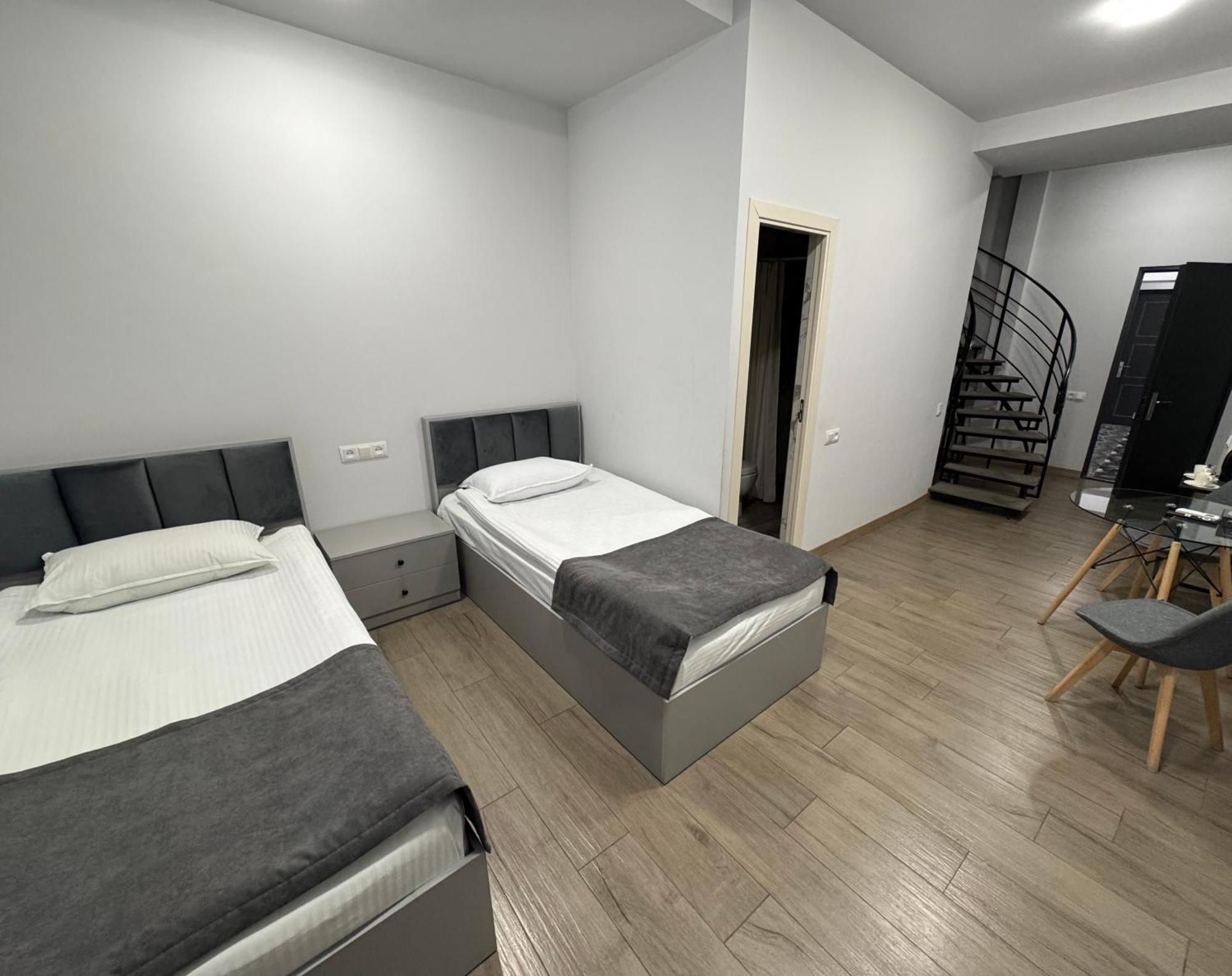 Hotel Lux Plaza P'arak'ar Esterno foto