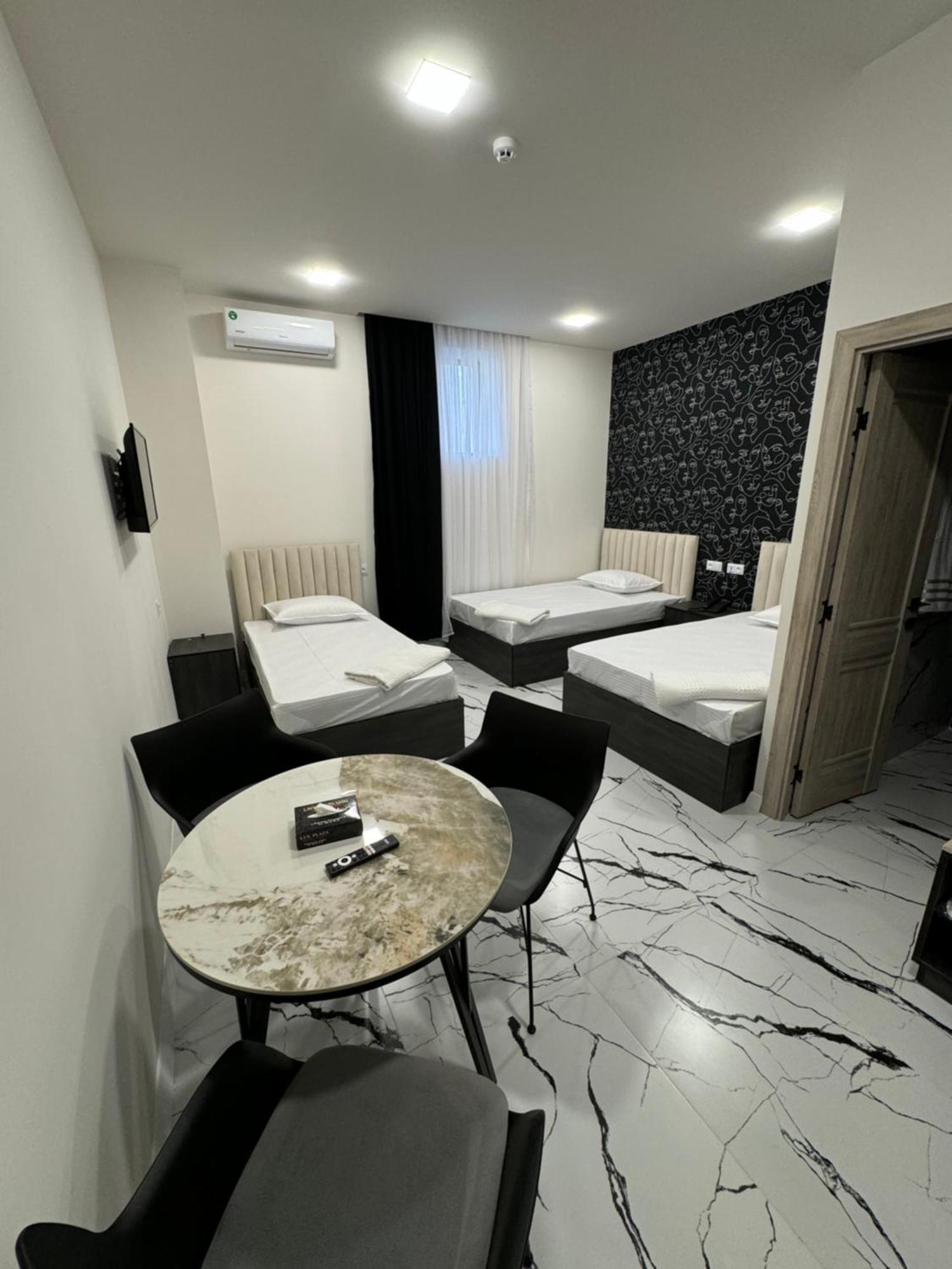 Hotel Lux Plaza P'arak'ar Esterno foto