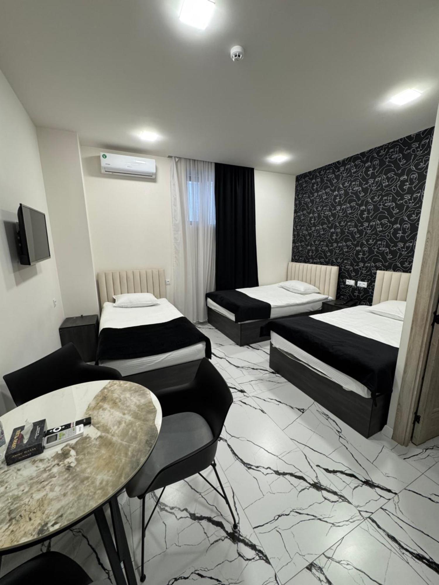 Hotel Lux Plaza P'arak'ar Esterno foto