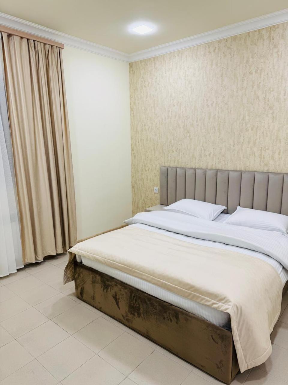 Hotel Lux Plaza P'arak'ar Esterno foto