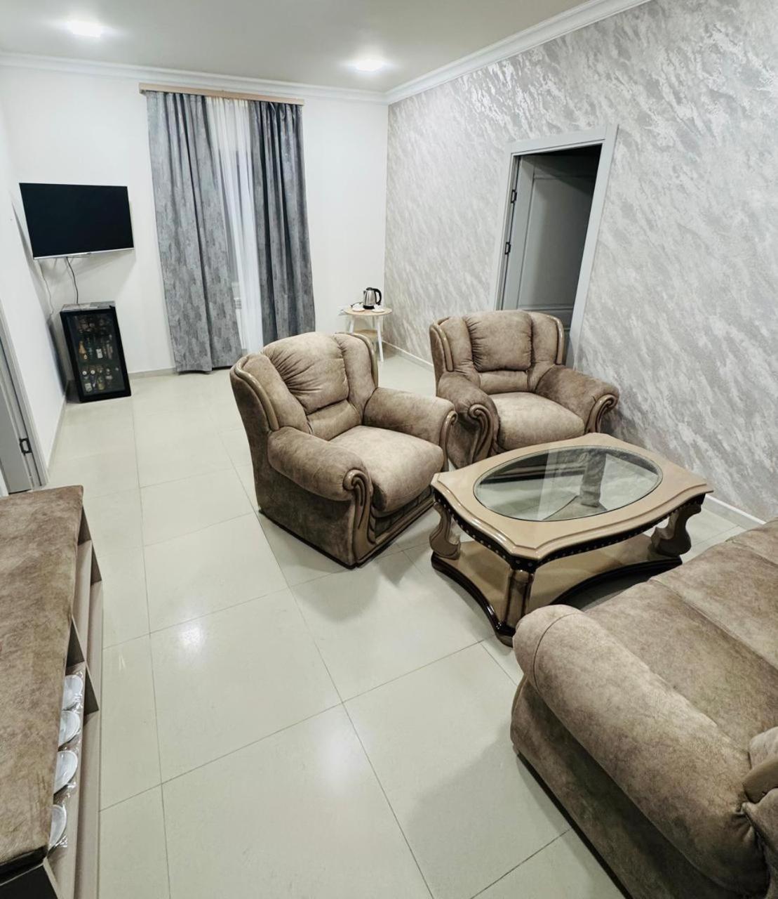 Hotel Lux Plaza P'arak'ar Esterno foto