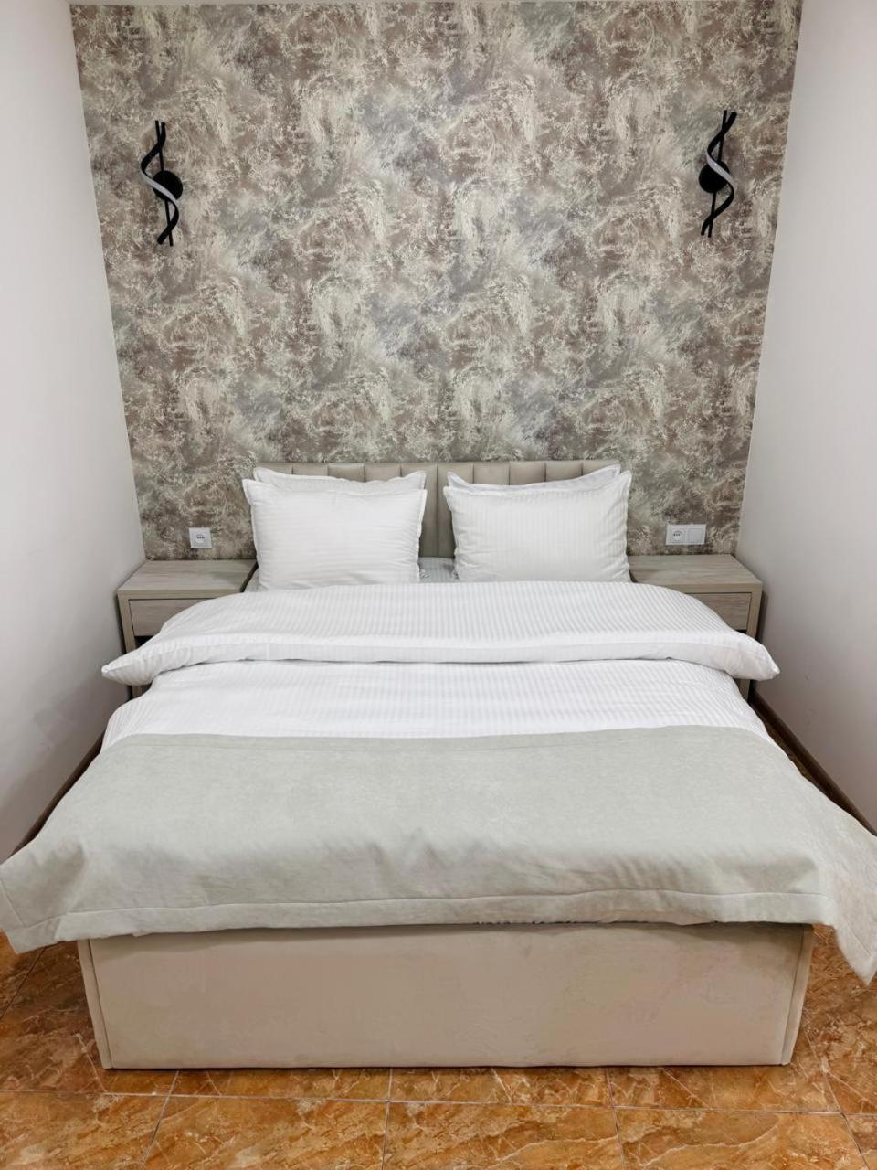 Hotel Lux Plaza P'arak'ar Esterno foto