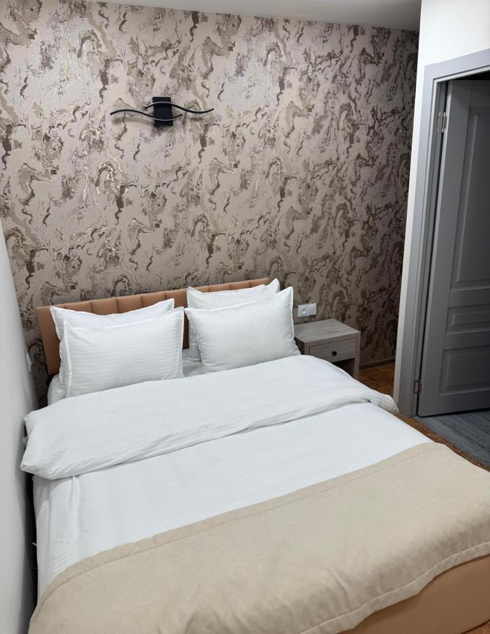 Hotel Lux Plaza P'arak'ar Esterno foto